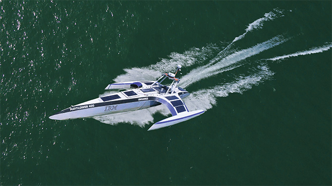 Enlargeable photo of a compact autonomous ship traveling at high speed through the water
